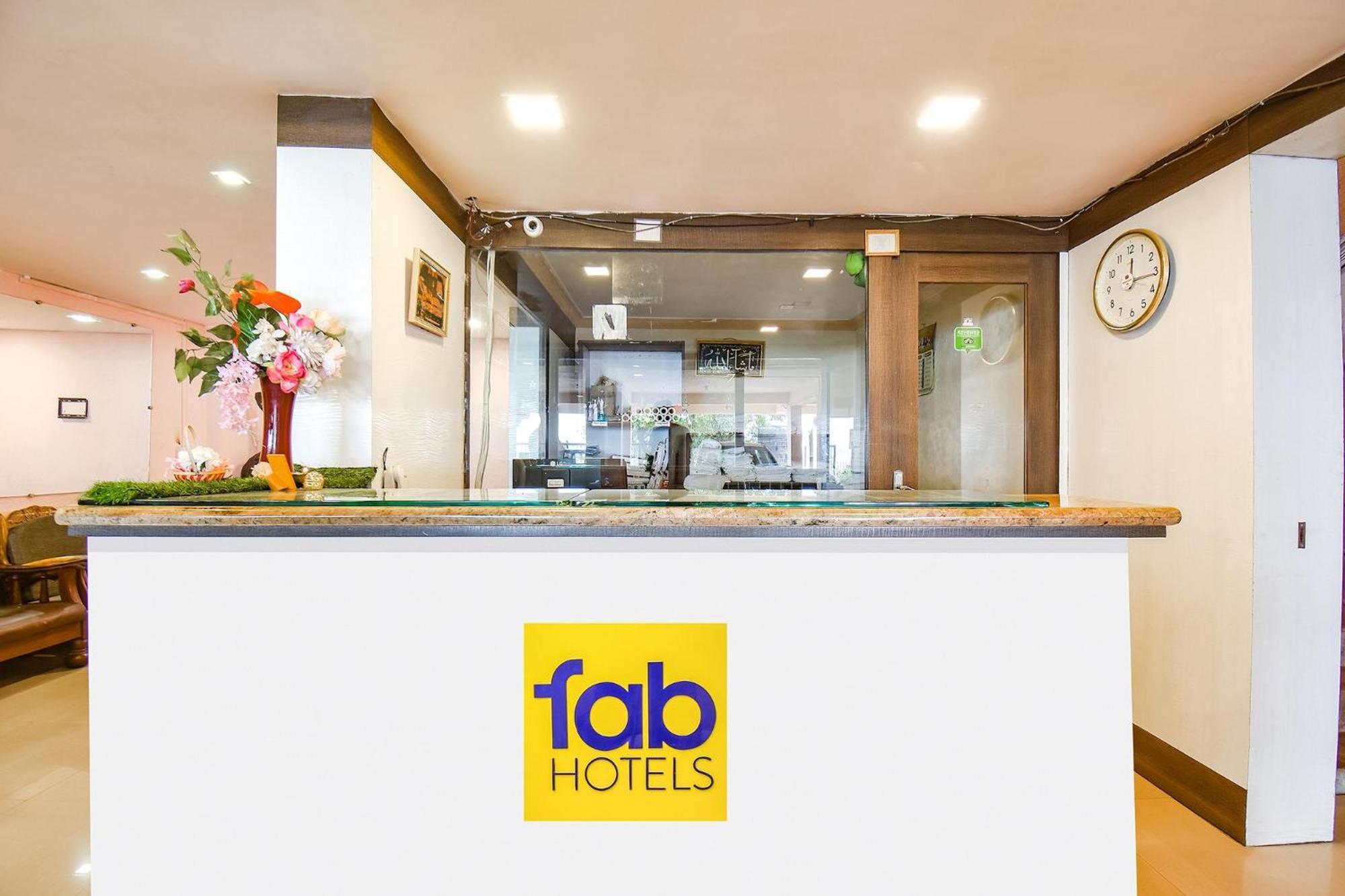 Fabhotel Bright Holidays ماهاباليشوار المظهر الخارجي الصورة