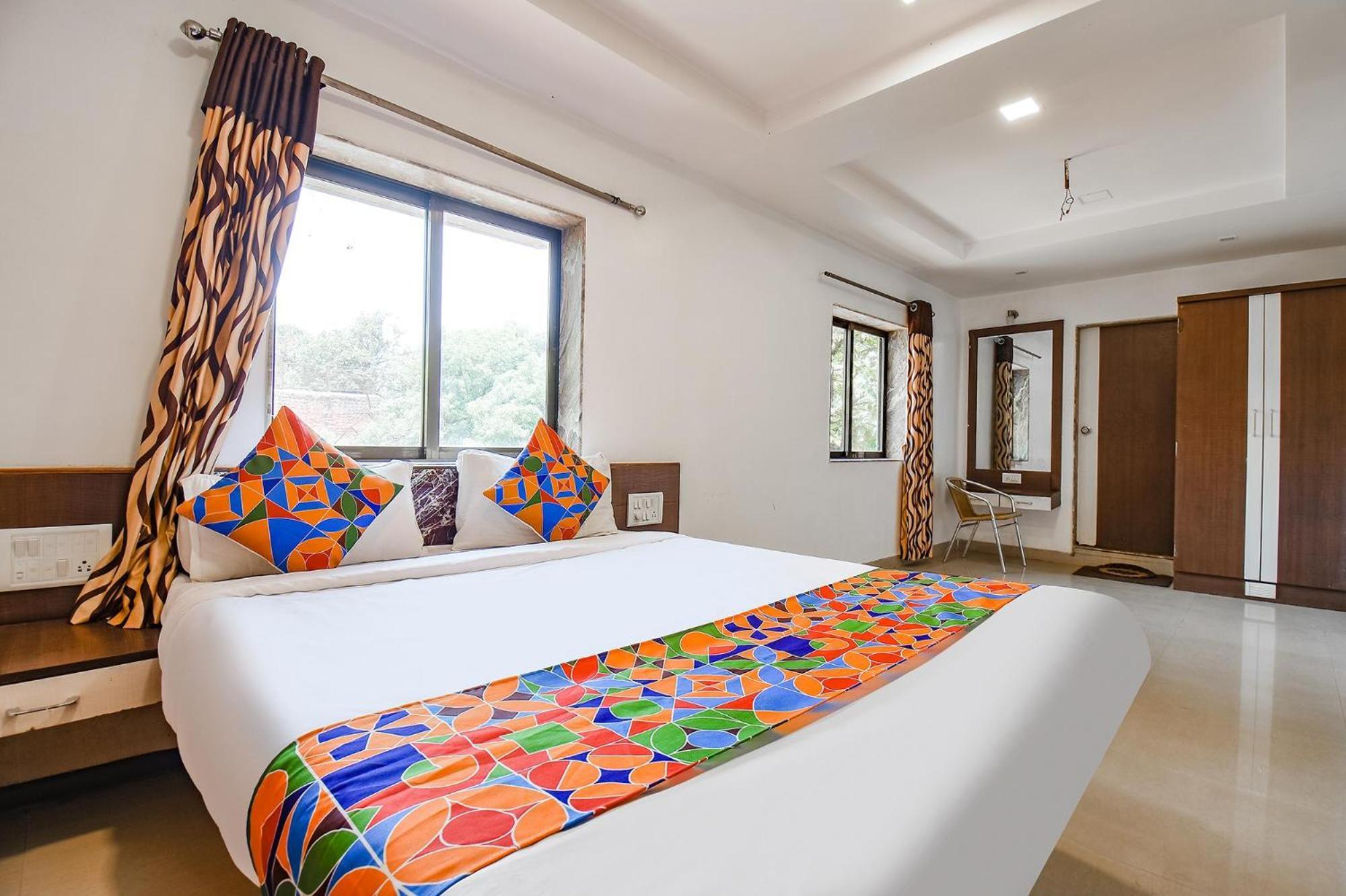 Fabhotel Bright Holidays ماهاباليشوار المظهر الخارجي الصورة