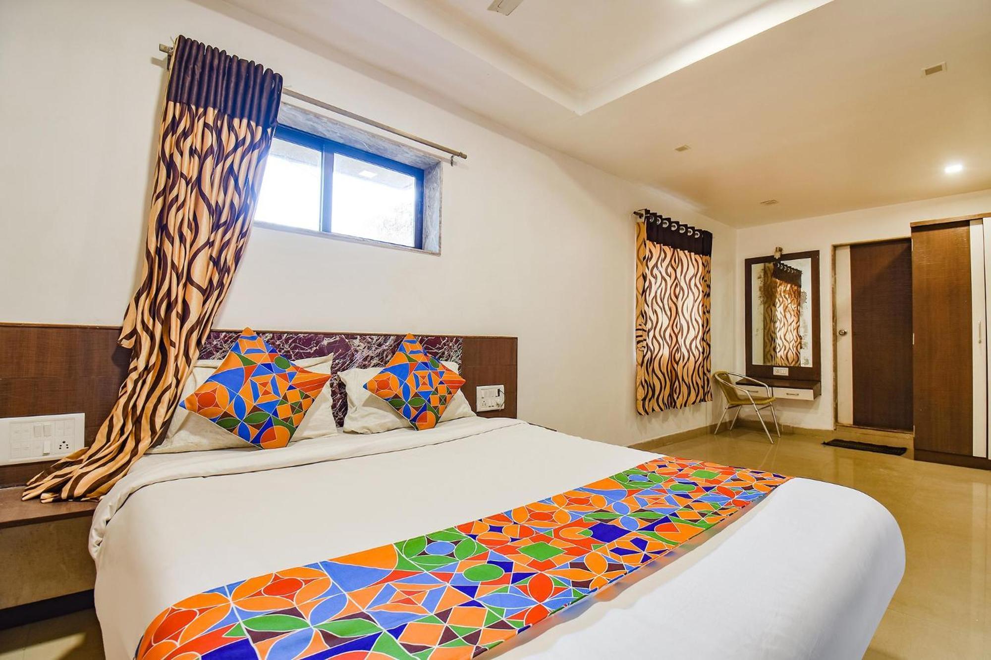 Fabhotel Bright Holidays ماهاباليشوار المظهر الخارجي الصورة